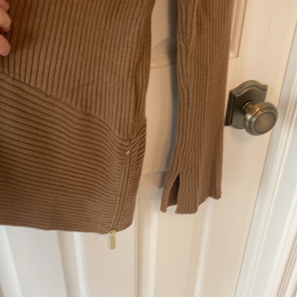 Michael Kors Sweater - Picture 5 of 6